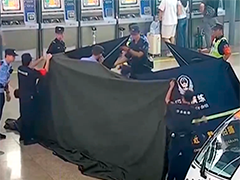 广州南站：乘客突发疾病晕厥 民警紧急救