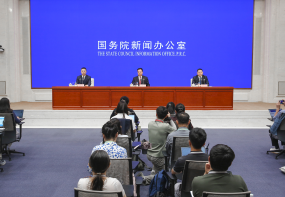 国务院新闻办举行新闻发布会 介绍西藏自治区成立60周年发展成就