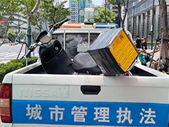 街头助动车成充电宝“专车”安全隐患引人忧