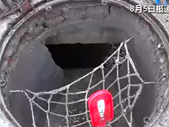 广西防城港 强降雨致路面积水 多部门积极应对