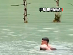 云南丽江：男子两次跳进“冰湖”救起溺水夫妇