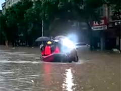 广东东莞 突降大暴雨 消防紧急转移疏散被困人员