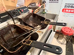 外卖员爆料后厨脏乱差 监管部门介入调查