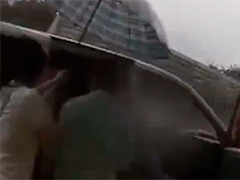 暴雨中护送脑溢血患者 交警6分钟完成生命接力