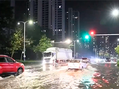 山东德州遭遇强降雨 抽排积水抢险救援