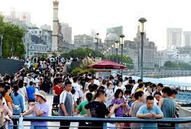 上海：暑假游开启冲刺模式 外滩迎暑期客流高峰