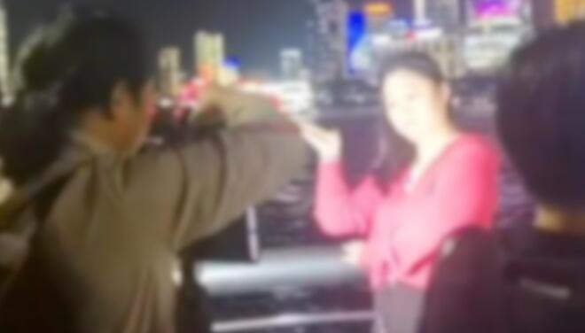 上海外滩：多部门联合行动 对揽拍扰客说“不”