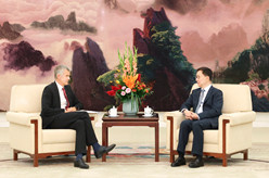 韩正会见丹麦诺和诺德公司董事会主席
