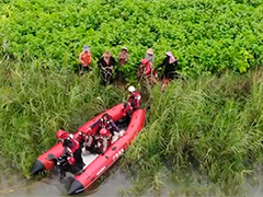 广西来宾：河水突涨 8名村民被困消防紧急救援