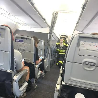 美国航空公司一航班因电子设备起火迫降