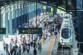 全国铁路暑运发送旅客破8亿人次