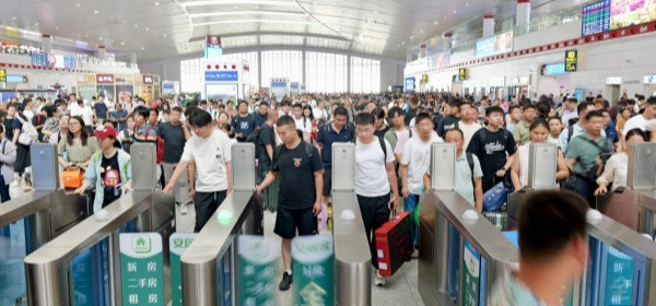 国铁集团 全国铁路暑运发送旅客破8亿人次