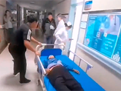 黑龙江：老人突发脑出血 交警护航及时就医