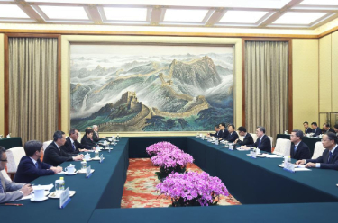 丁薛祥会见亚洲开发银行执行董事访问团