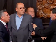 墨西哥：意见不和 参议院政要大打出手