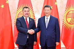 习近平会见吉尔吉斯斯坦总统
