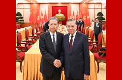 赵乐际访问越南并出席越南国庆80周年庆祝活动