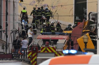 葡萄牙里斯本著名旅游缆车脱轨 15人死亡