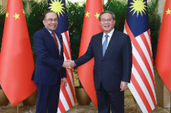 李强会见马来西亚总理