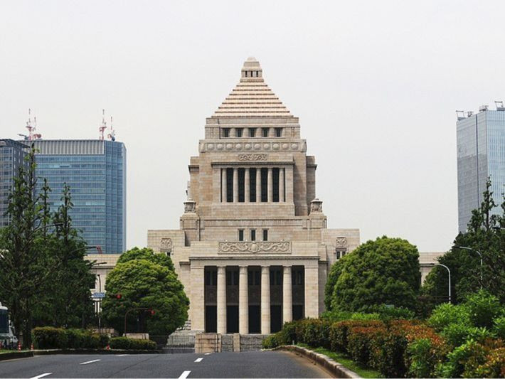 日本自民党有意于10月4日举行党总裁选举
