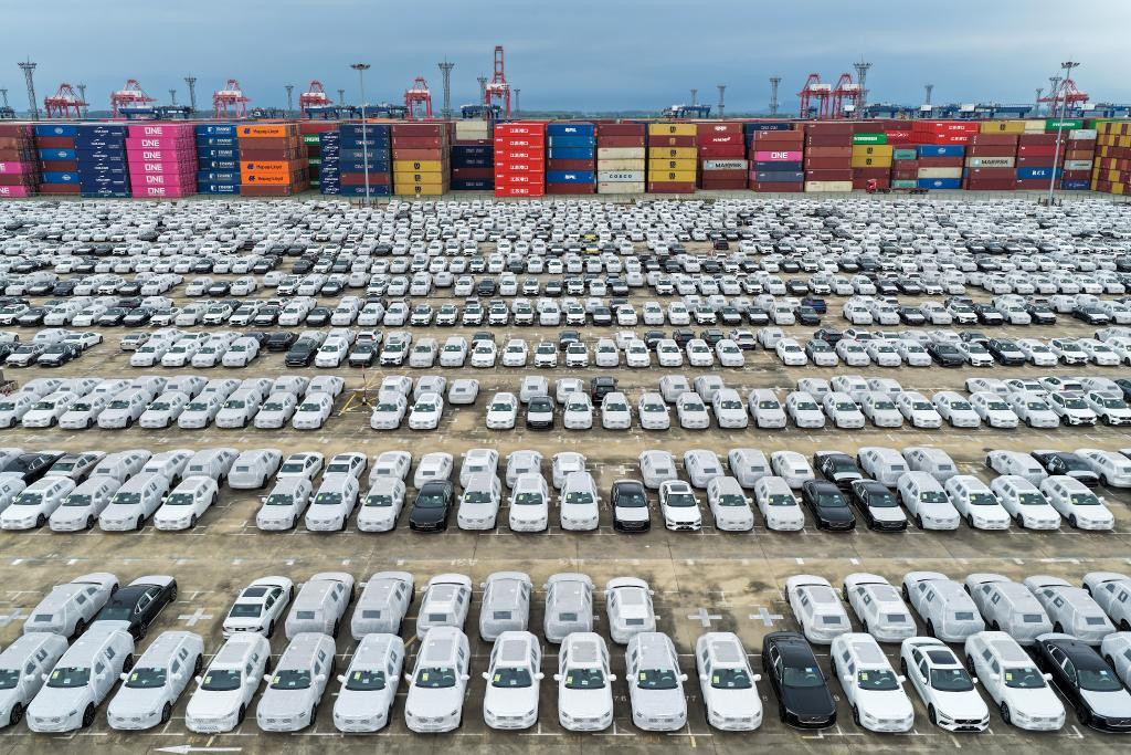 海关总署 今年前8个月货物贸易进出口同比增长3.5%