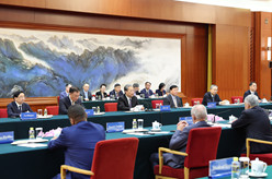 赵乐际集体会见出席2025年国际议员友好交流论坛的各国议员