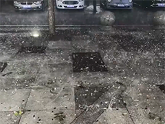 “天空像在倒冰块”北京多地突降冰雹