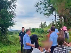 江西赣州：警民联手紧急搜救 20小时找回走失老人