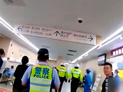 南通：男童被门夹断手指 铁骑极速护送就医