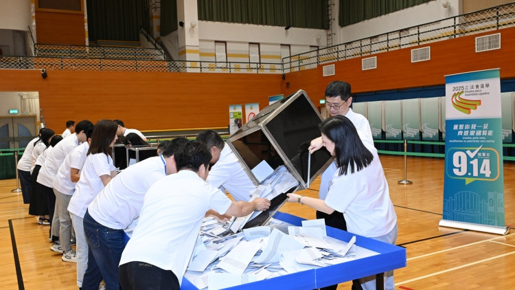 澳门特区第八届立法会选举初步产生26名直选和间选议员