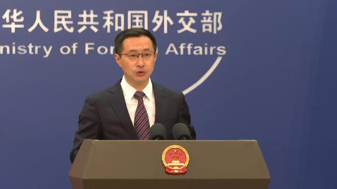 中国外交部回应菲律宾公务船侵闯中国黄岩岛领海 勿挑战中方维护自身合法权益的坚定决心