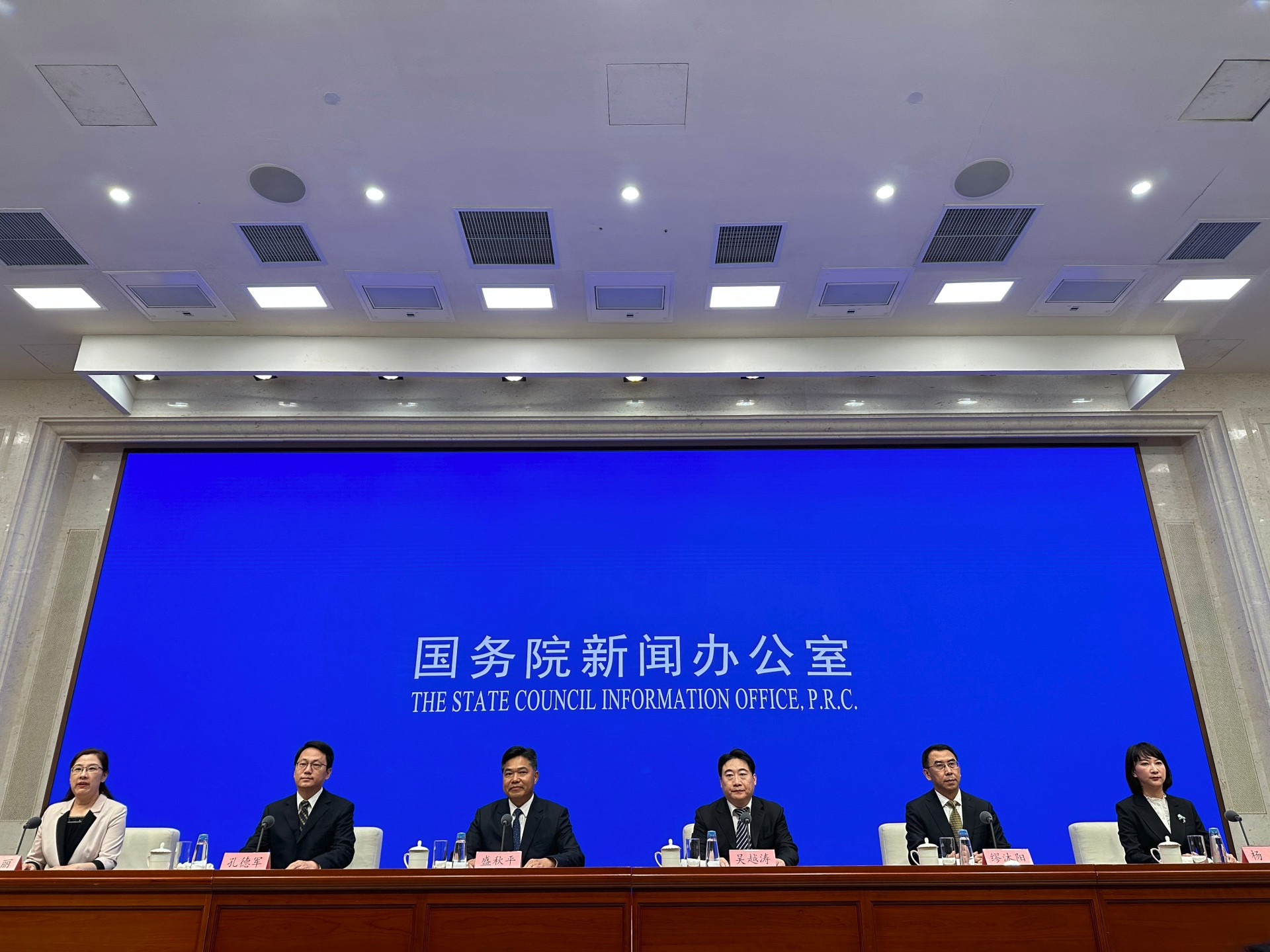 发挥政策合力 促进服务消费高质量发展