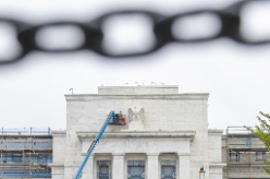 美联储宣布降息25个基点