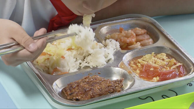 上海市教委通报绿捷供餐问题调查进展 菜品留样及原料已送检 一周内将出检验结果