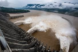 重庆万州 降雨影响 三峡水库迎今年最大洪峰过境