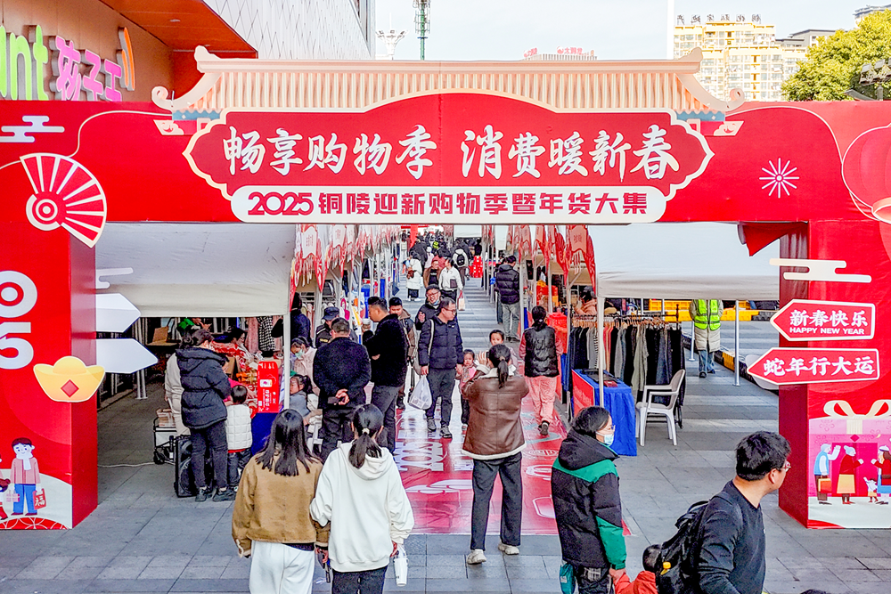 消费市场平稳增长 消费结构不断优化