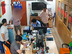 老伯不会扫码躲过骗局 警方揭穿“提货”新骗术