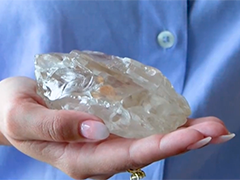 比利时:世界第二大钻石亮相 重达2488克拉