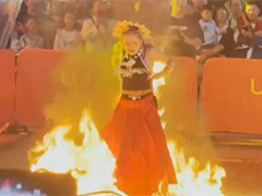 云南昆明：商场“火裙舞”演出酿事故