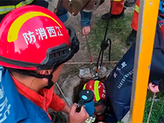 江西宜春:女子洗菜掉进深井 被困12小时后获救