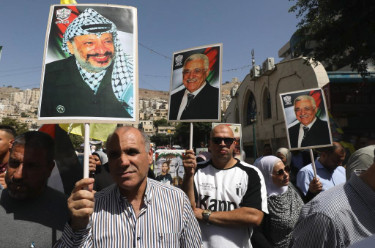 巴勒斯坦民众庆祝多国承认巴勒斯坦国