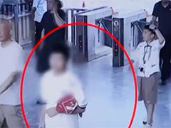 贵州:景区内父子因矛盾走散 民警温情救助