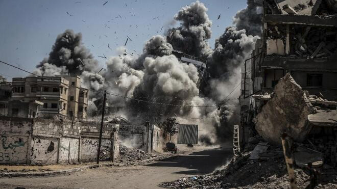 以军扩大在加沙城行动 以色列民众举行反战游行