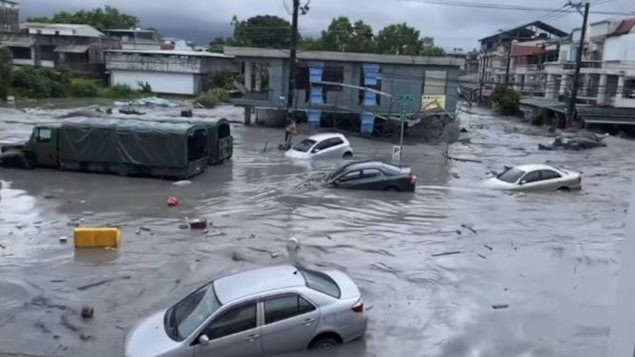 台湾花莲堰塞湖溃堤灾后重建困难 全台民众自发前往灾区支援 蓝营痛批民进党救灾不力