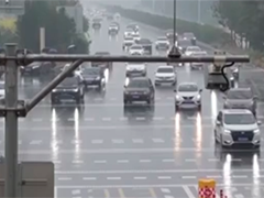 秋雨连绵影响全国多地 北方局地出现降雪