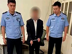 湖北武汉：爱穿“警服”男子假扮警察被拘留