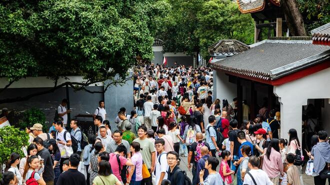盘点国庆中秋假期 国内出游8.88亿人次 总花费超8000亿元