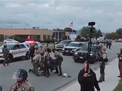 美国 芝加哥示威者与执法人员发生冲突