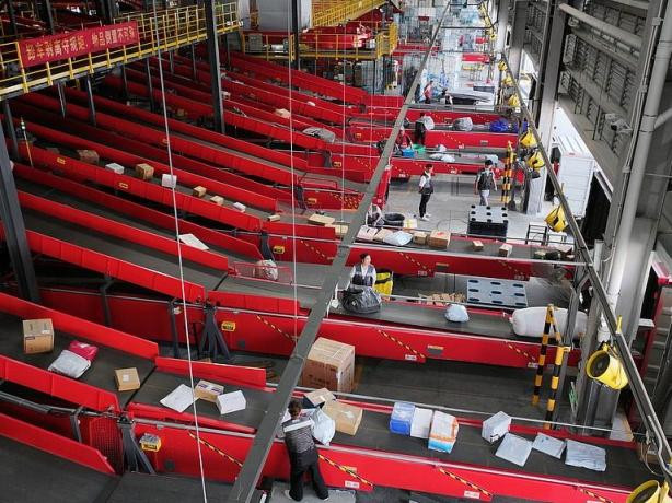 今年以来我国快递业务量超1500亿件