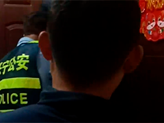 南宁：独居老人突发疾病 民警爬阳台救援